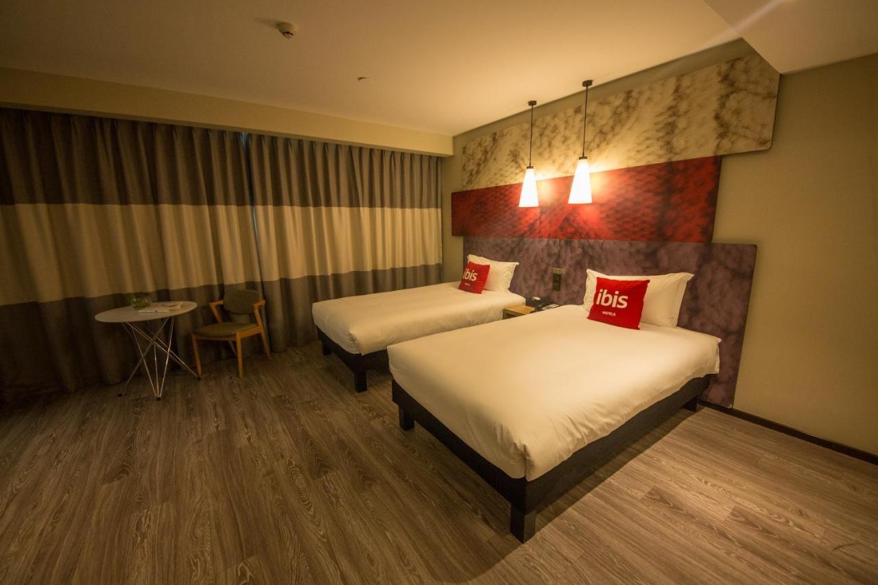 Ibis Urumqi Weixing Square Hotel 외부 사진