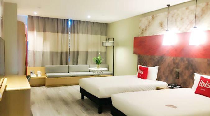 Ibis Urumqi Weixing Square Hotel 외부 사진