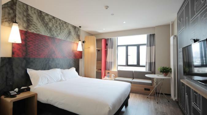 Ibis Urumqi Weixing Square Hotel 외부 사진