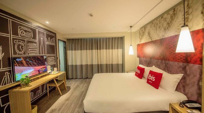 Ibis Urumqi Weixing Square Hotel 외부 사진