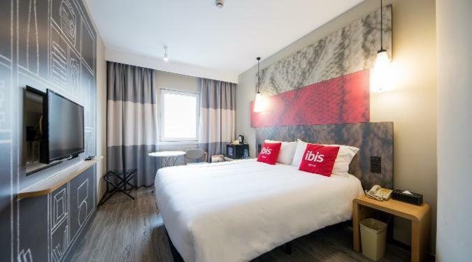 Ibis Urumqi Weixing Square Hotel 외부 사진