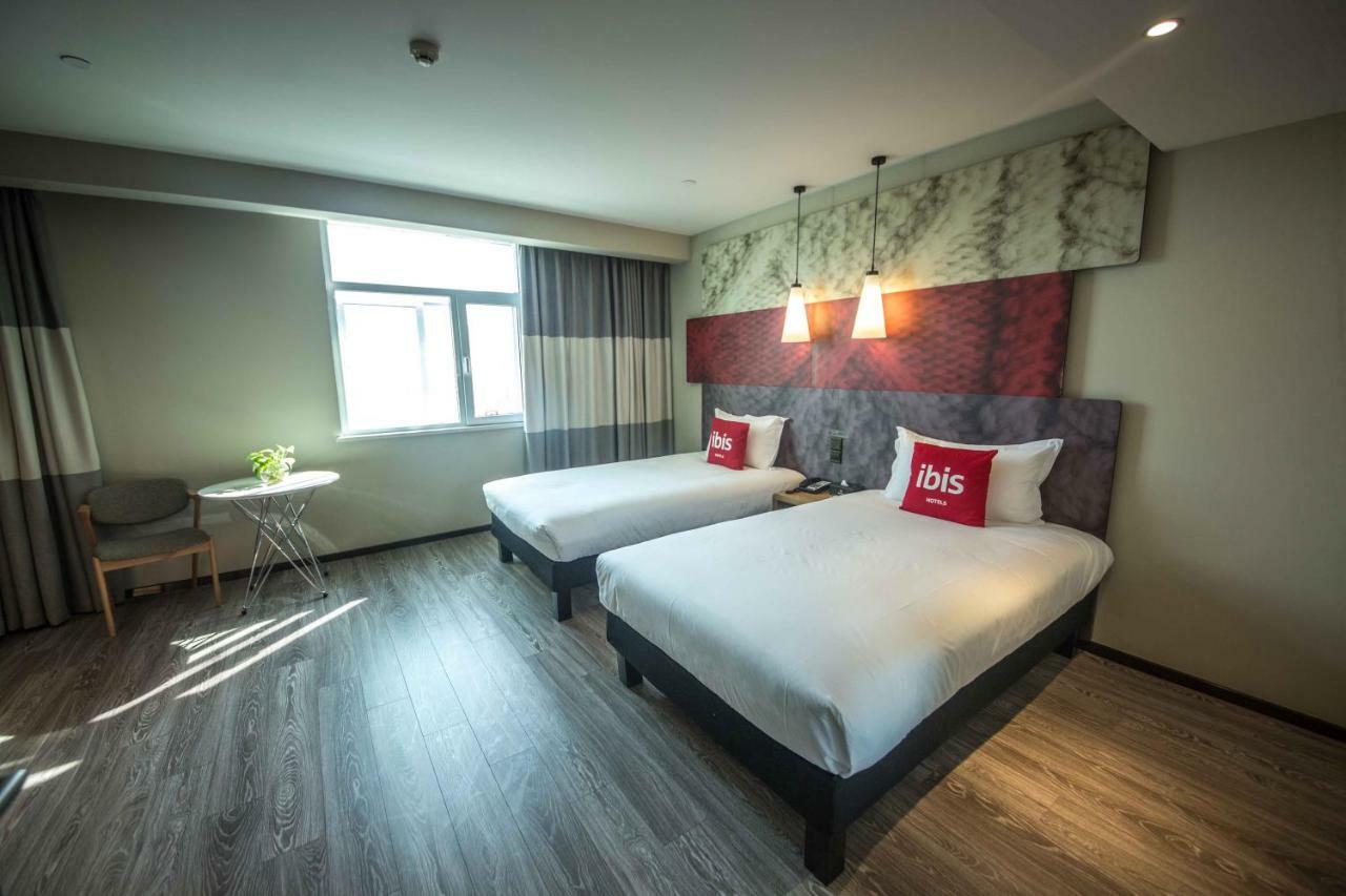 Ibis Urumqi Weixing Square Hotel 외부 사진